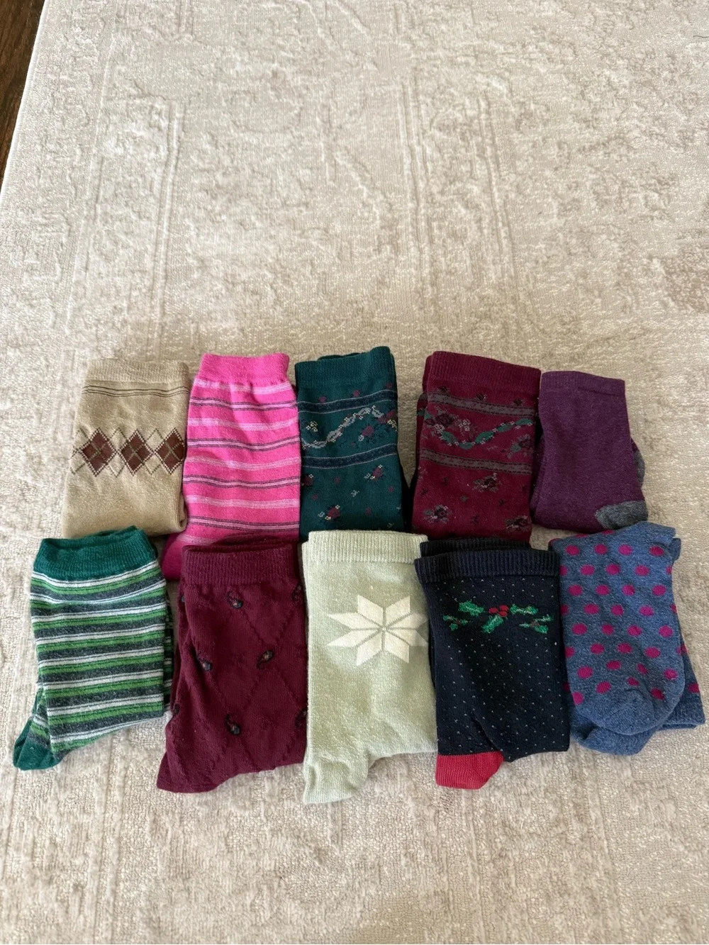 Lot of 10 pairs women's patterned thin socks